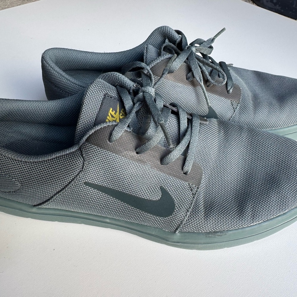 Nike Men's Green Sneakers